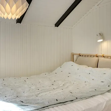 5 Person In Jaegerspris-by Traum